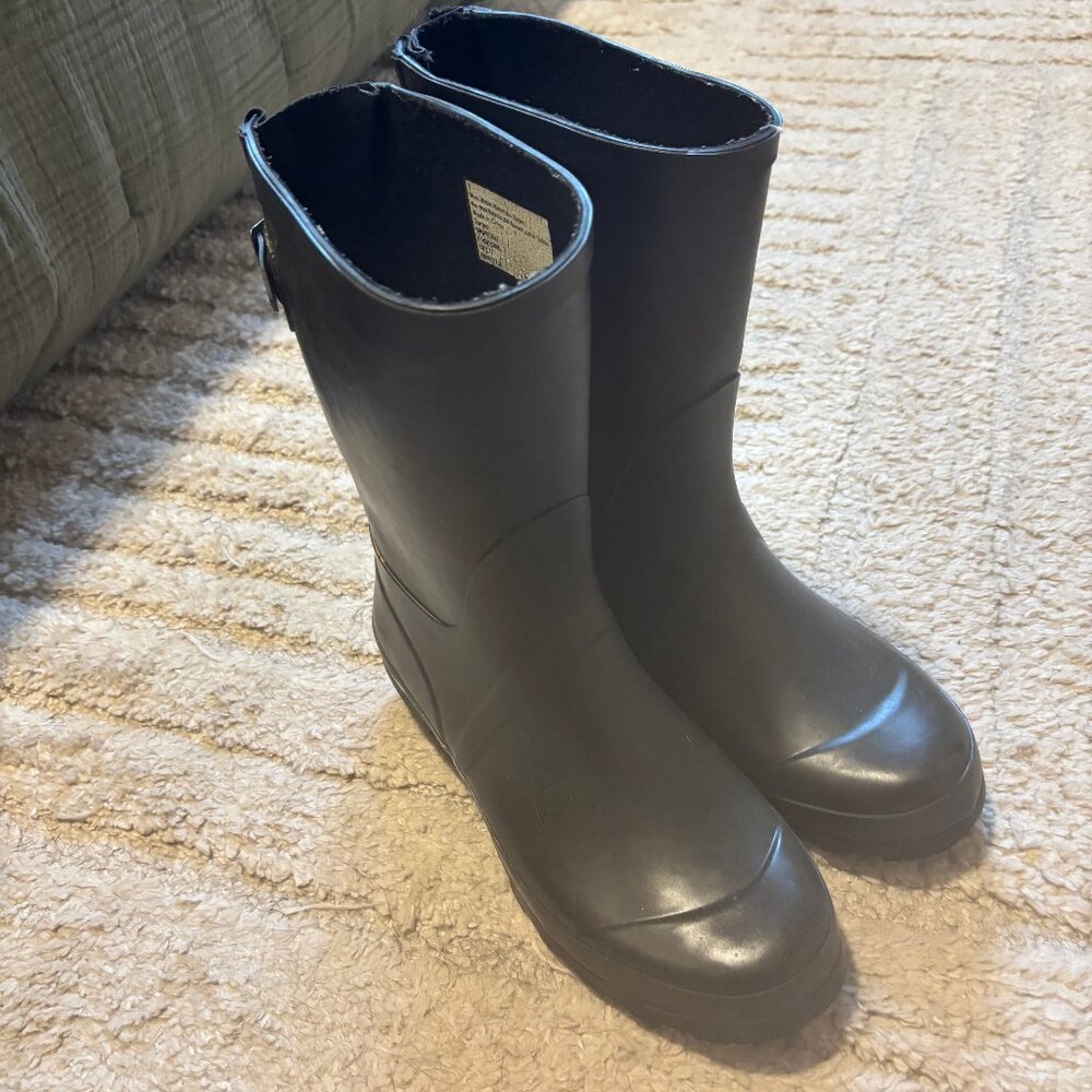Women's black rain boots